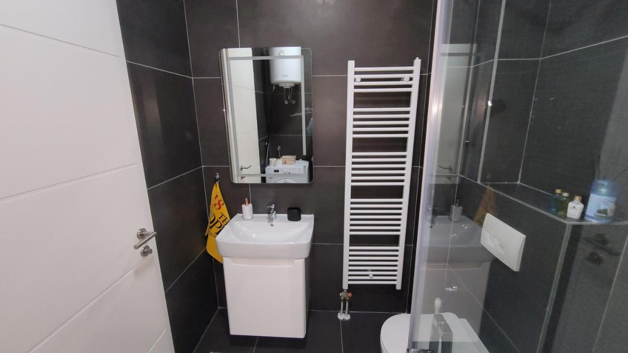 Studio Apartment Lora Lux سراييفو المظهر الخارجي الصورة